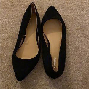 Black pointed toe flats .